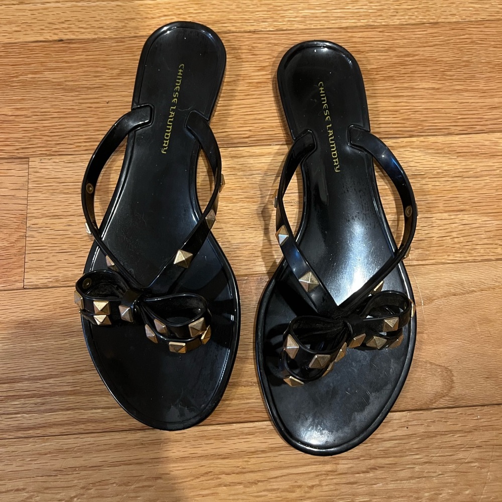 Chinese laundry flip flops